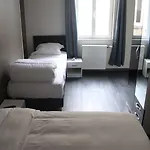 De La Boetie 4*
