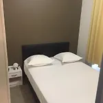 De La Boetie 4*