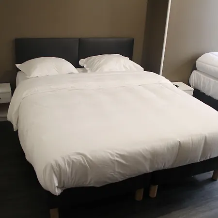 De La Boetie 4*