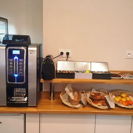 De La Boetie 4*