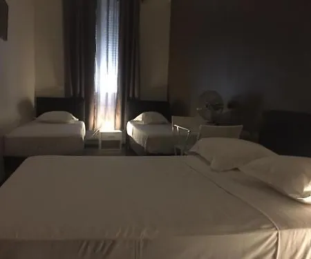 De La Boetie 4*