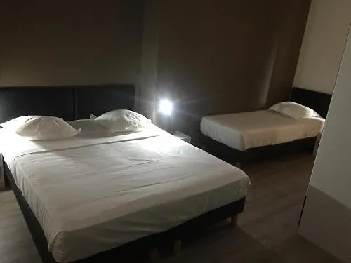 Hotell De La Boetie 4*