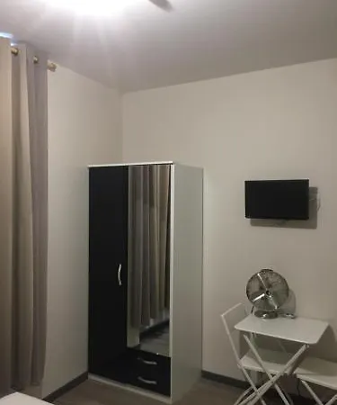 De La Boetie 호텔 4*